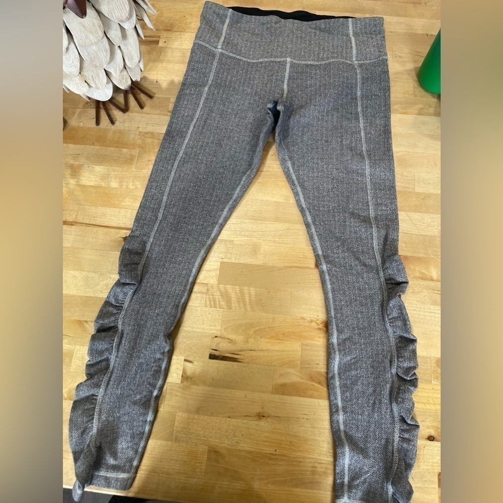 Lululemon Womens Run Turn Around Tight Size 8 Herringbone Gray Ruched Stretch